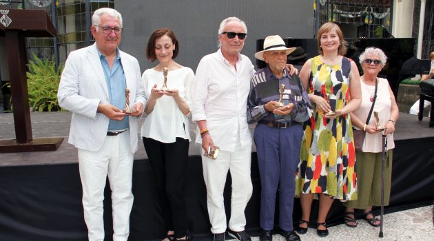 Nuevos Miembros de Honor de la Academia del Cine Catalán. De izquierda a derecha, Pere Sallent, Carme Elías, Jordi Cadena, Hermann Bonnín, Assumpta Serna y Elena Jaumandreu.