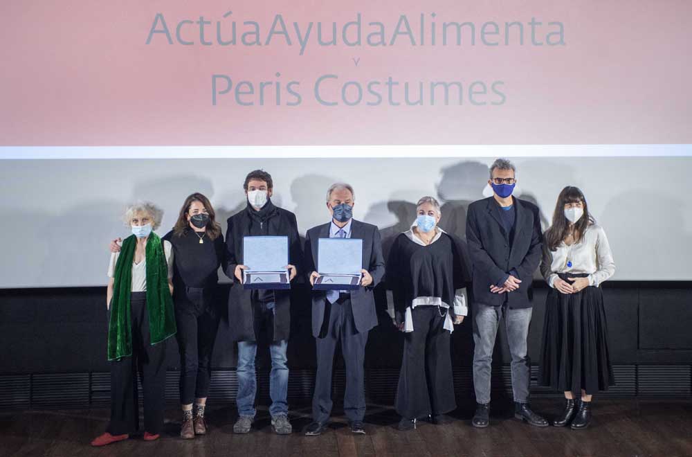 Foto de familia con los destinatarios del Premio González Sinde 2020 (Foto: Alberto Ortega)