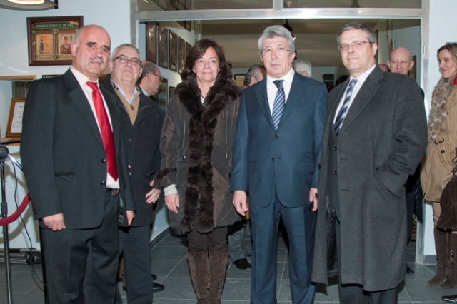 Foto de la inauguración del Museo del Cine, con presencia del editor de Cineinforme, Antonio Carballo (segundo por la izquierda), y del presidente de EGEDA, Enrique Cerezo (segundo por la derecha).