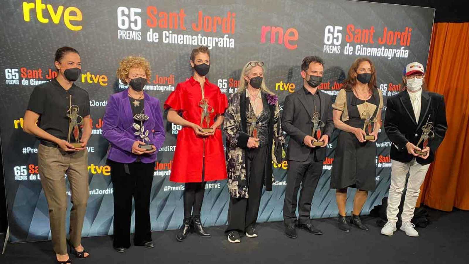 Foto con los premiados de la 65 edición de los Premios Sant Jordi (Foto: RTVE Catalunya)