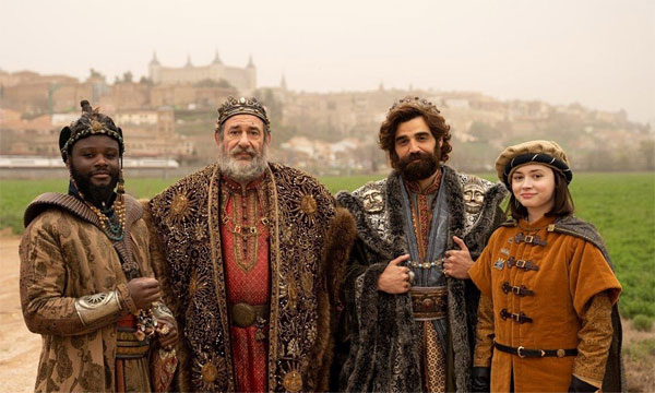 Paco Caballero rueda la comedia ‘Reyes contra Santa’ producida por Morena Films