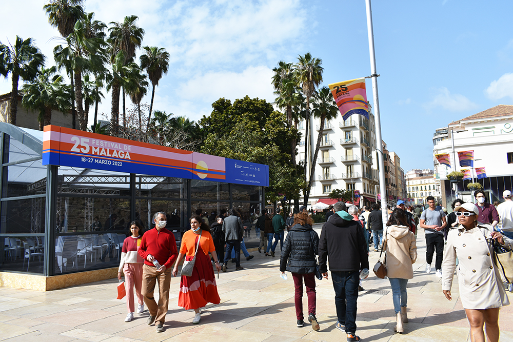 Por toda la ciudad de Málaga, el festival está muy presente cada año y en esta ocasión el público se ha volcado como en tiempos prepandémicos.