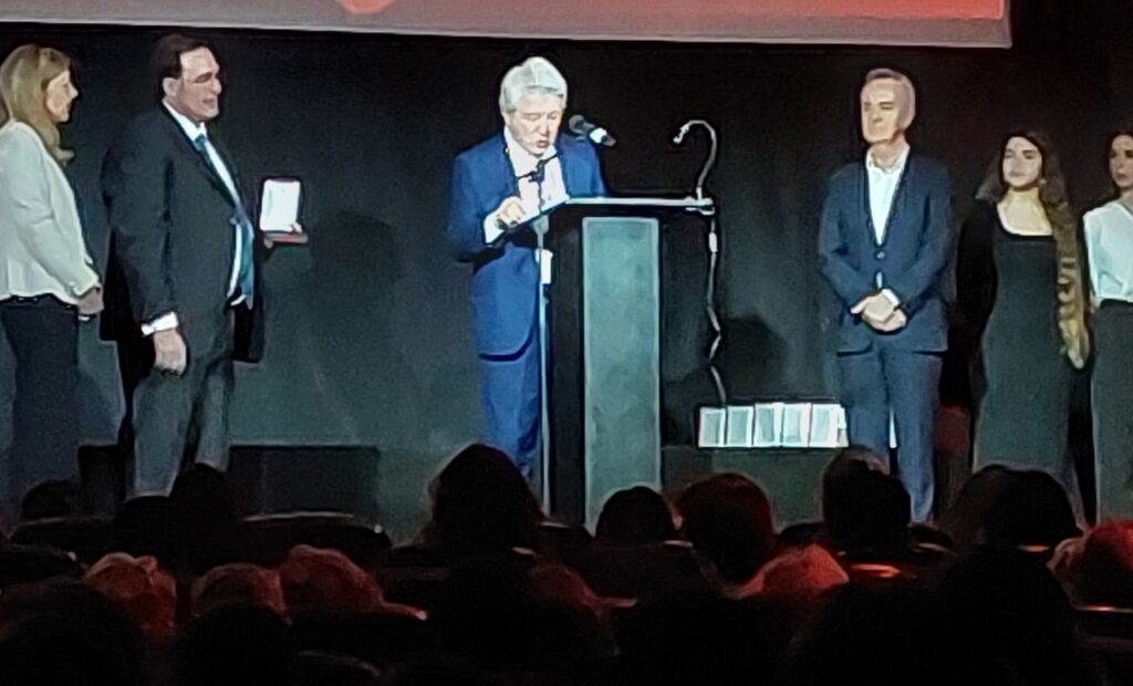 Enrique Cerezo, durante el discurso tras recibir la Medalla CEC a la Promoción en el Cine
